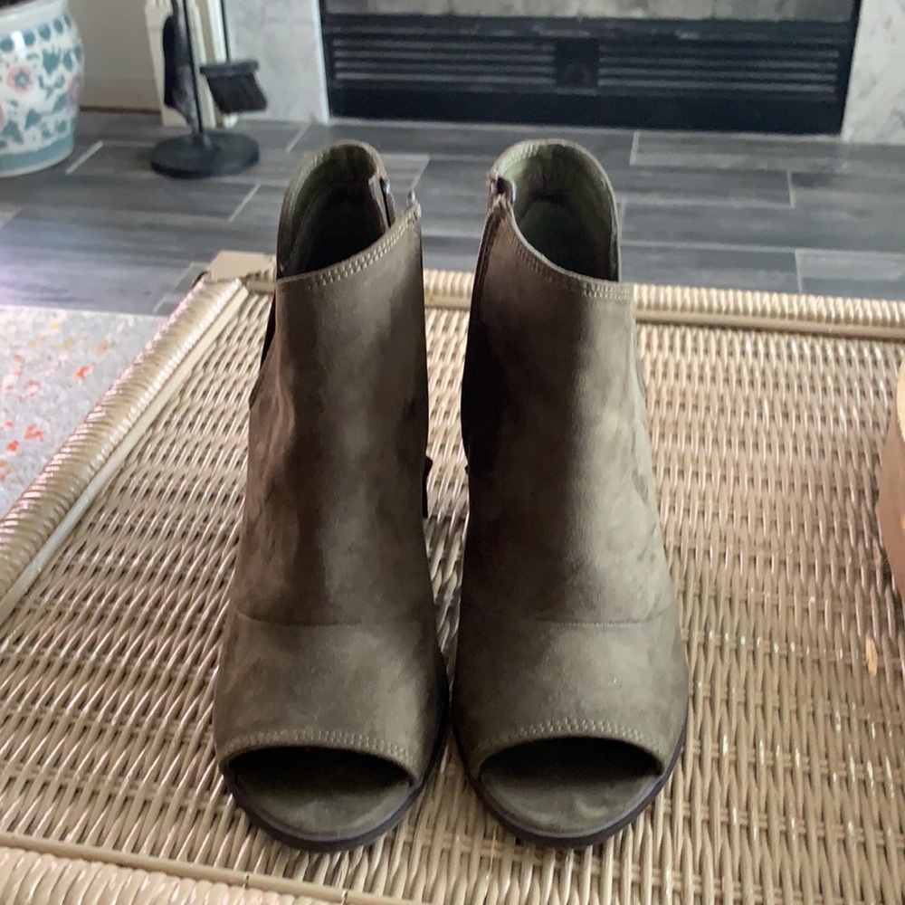Women’s ankle boots - Picture 2 of 4